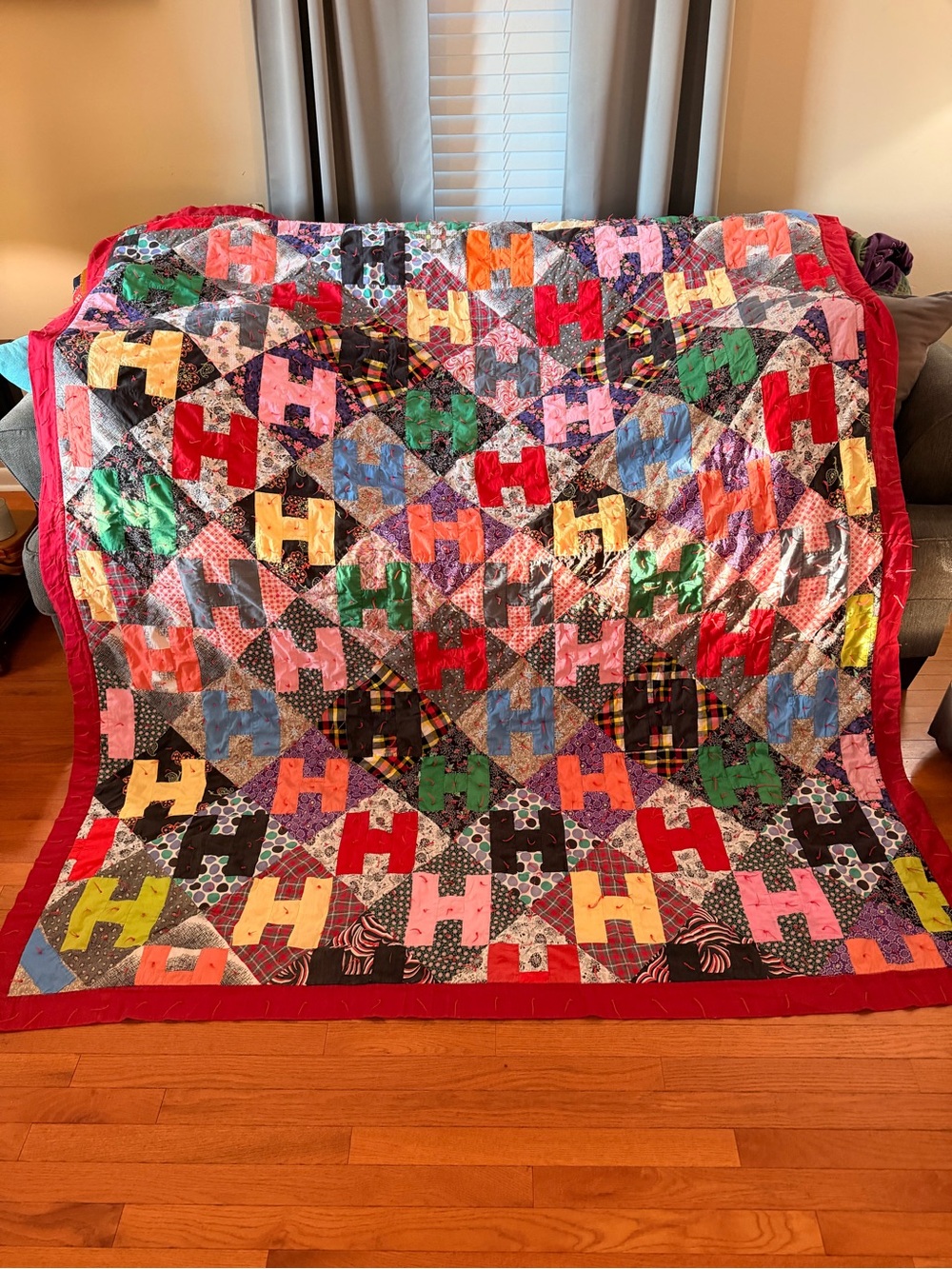 Handmade Multicolor Scrappy Patchwork 'H' Quilt